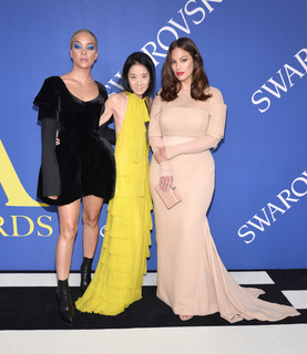 Ashley Graham feet photo thumbnail