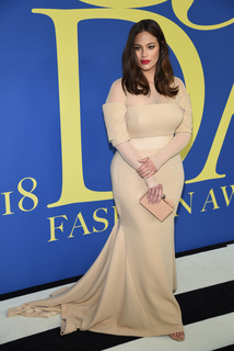 Ashley Graham feet photo thumbnail