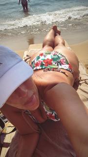 Ashley Graham feet photo thumbnail