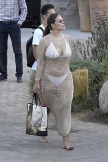 Ashley Graham feet photo thumbnail