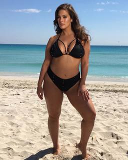 Ashley Graham feet photo thumbnail