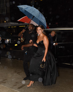 Ashley Graham feet photo thumbnail