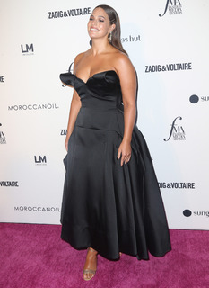 Ashley Graham feet photo thumbnail