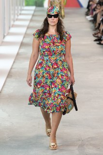 Ashley Graham feet photo thumbnail