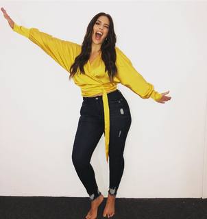 Ashley Graham feet photo thumbnail