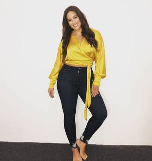 Ashley Graham feet photo thumbnail