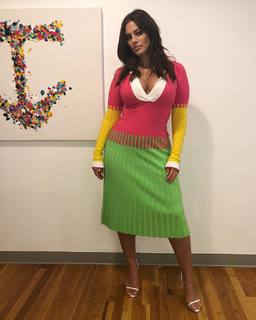 Ashley Graham feet photo thumbnail