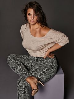 Ashley Graham feet photo thumbnail