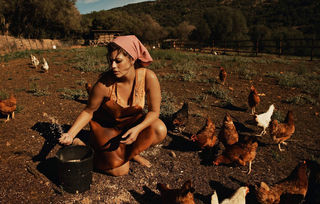 Ashley Graham feet photo thumbnail