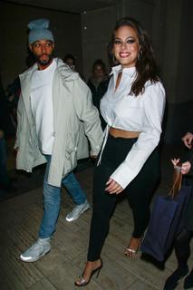 Ashley Graham feet photo thumbnail