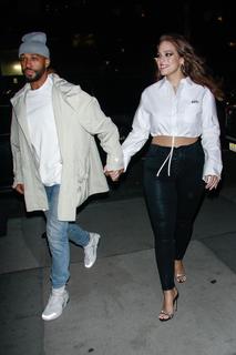 Ashley Graham feet photo thumbnail