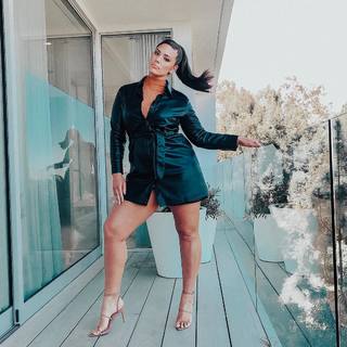 Ashley Graham feet photo thumbnail