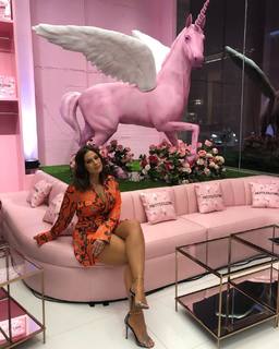 Ashley Graham feet photo thumbnail