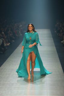 Ashley Graham feet photo thumbnail