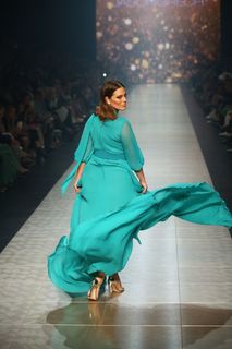 Ashley Graham feet photo thumbnail