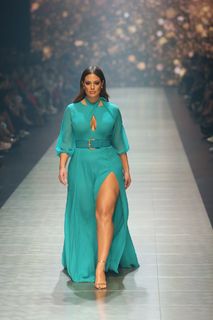 Ashley Graham feet photo thumbnail