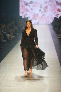 Ashley Graham feet photo thumbnail