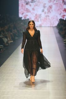 Ashley Graham feet photo thumbnail