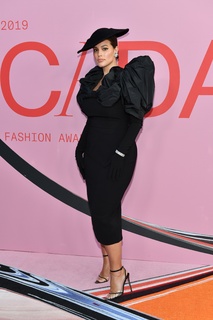 Ashley Graham feet photo thumbnail