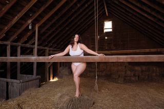 Ashley Graham feet photo thumbnail