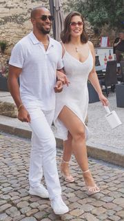 Ashley Graham feet photo thumbnail