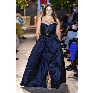 Ashley Graham feet photo thumbnail