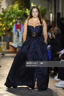 Ashley Graham feet photo thumbnail