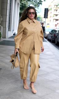 Ashley Graham feet photo thumbnail