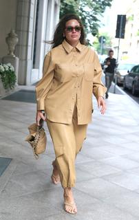 Ashley Graham feet photo thumbnail