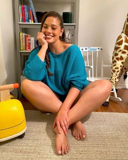 Ashley Graham feet photo thumbnail