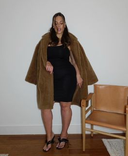 Ashley Graham feet photo thumbnail