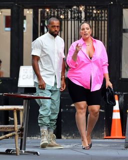 Ashley Graham feet photo thumbnail