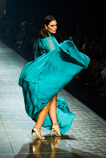 Ashley Graham feet photo thumbnail