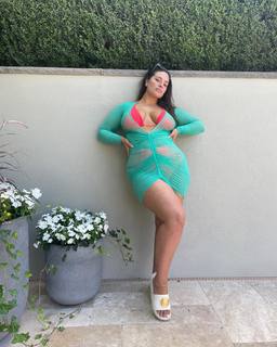 Ashley Graham feet photo thumbnail