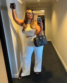 Ashley Graham feet photo thumbnail