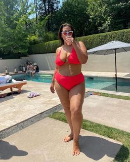 Ashley Graham feet photo thumbnail