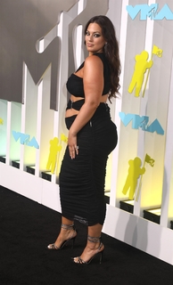 Ashley Graham feet photo thumbnail
