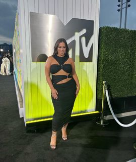 Ashley Graham feet photo thumbnail
