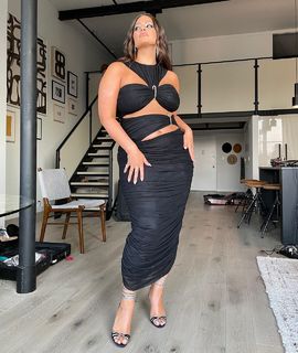 Ashley Graham feet photo thumbnail
