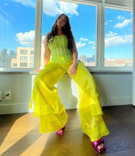Ashley Graham feet photo thumbnail