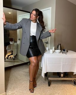 Ashley Graham feet photo thumbnail