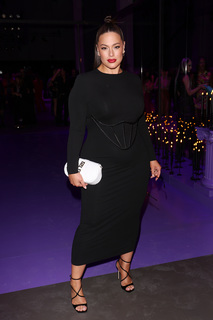 Ashley Graham feet photo thumbnail