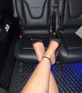 Ashley Graham feet photo thumbnail
