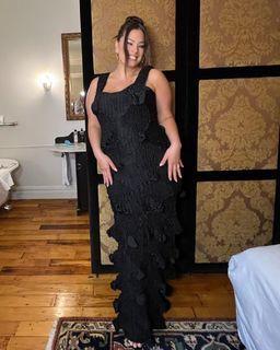 Ashley Graham feet photo thumbnail