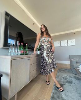 Ashley Graham feet photo thumbnail
