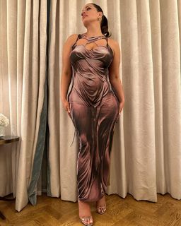 Ashley Graham feet photo thumbnail