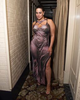 Ashley Graham feet photo thumbnail