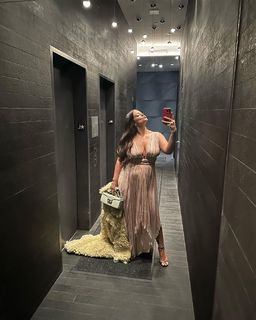 Ashley Graham feet photo thumbnail