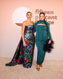 Ashley Graham feet photo thumbnail