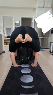 Ashley Graham feet photo thumbnail